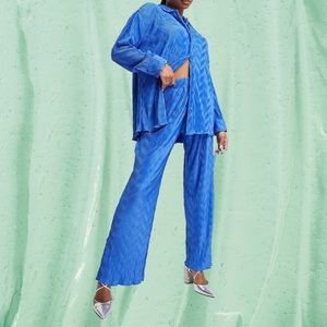 Electric blue plisse set Shirt and pants size M long sleeve